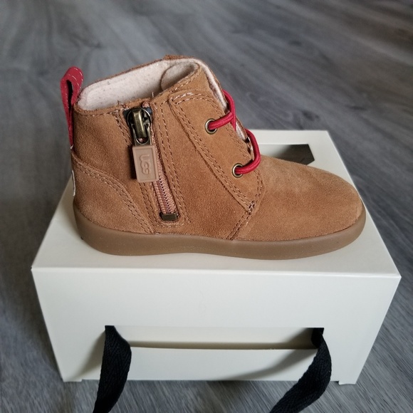 UGG  Toddler Kristjan Chukka. - Picture 5 of 8